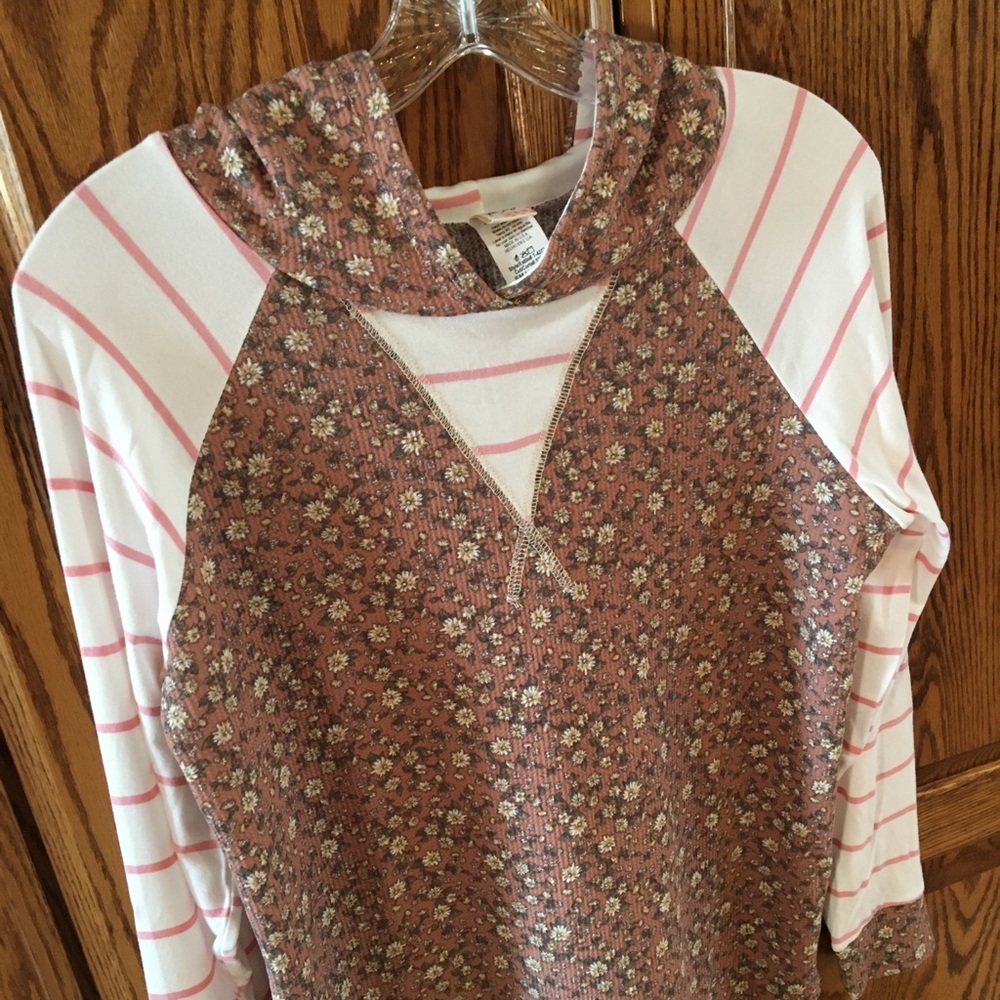 NWOT T shirt hoodie